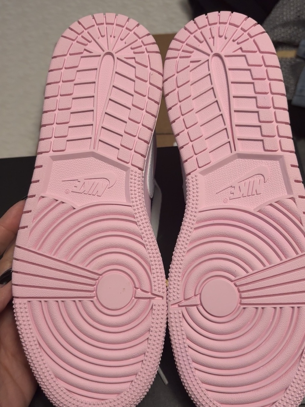 Jordan Low Top Sneakers White Pink - Picture 6 of 7